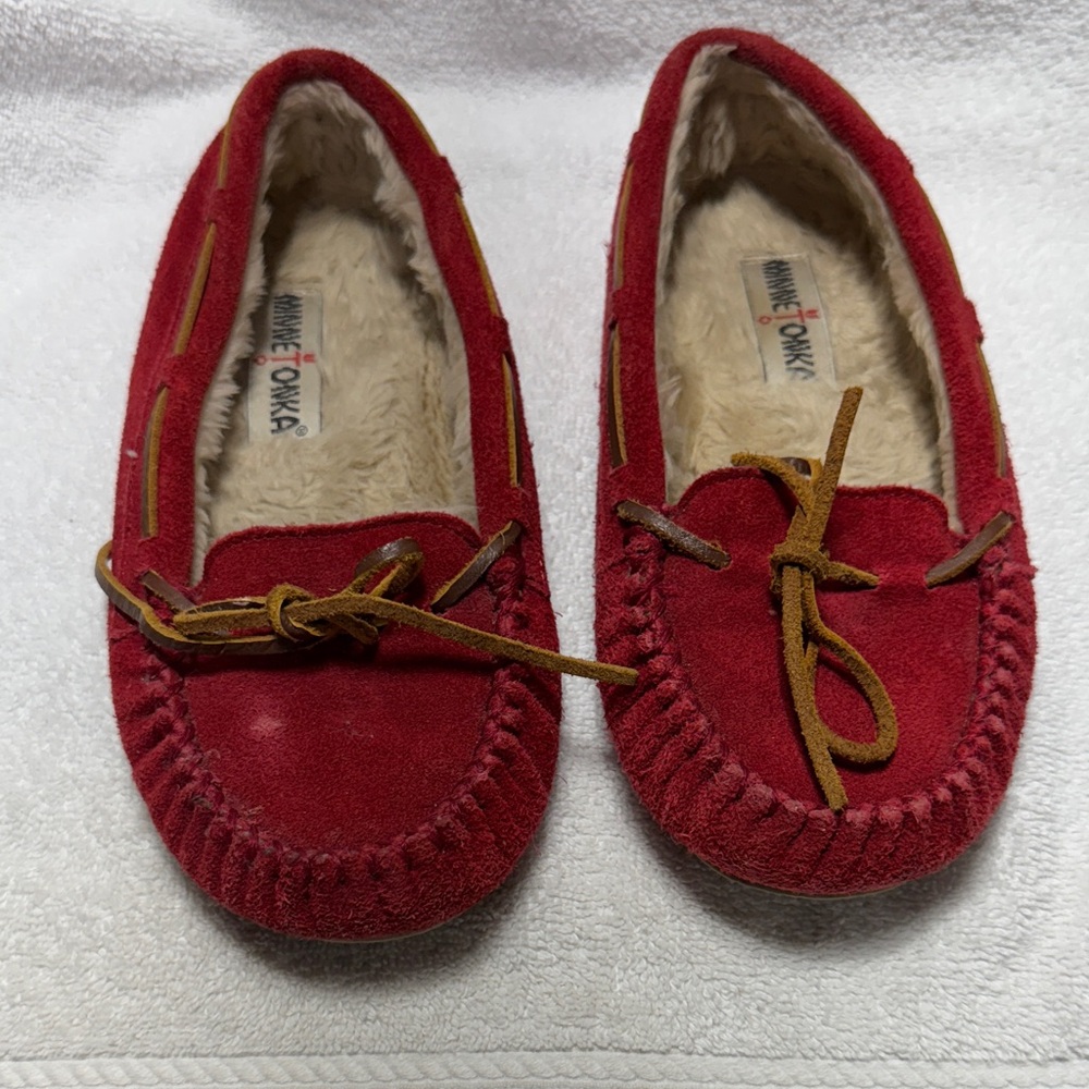 Minnetonka Cally -red leather slipper
